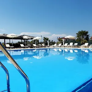 Hotel Gloria, Kukci